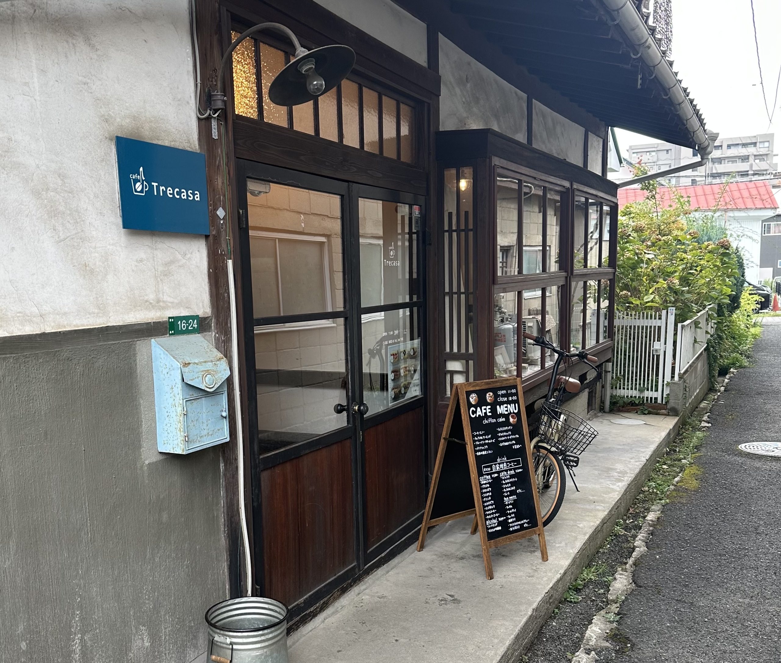 カフェトレサカ入口